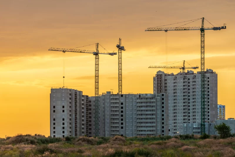 Строительная площадка многоквартирного дома