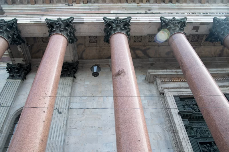 Damages on columns of Saint Isaac's Cathedral