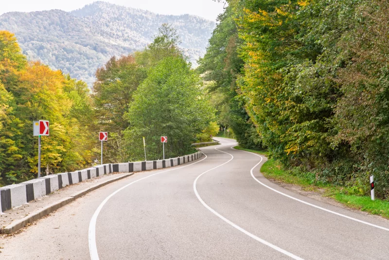 Извилистая горная дорога в Адыгее