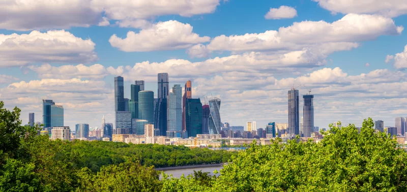 Москва-Сити: вид с Воробьевых гор летом