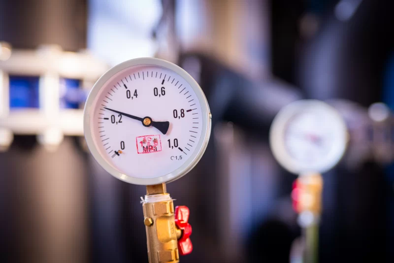 Манометр, показывающий давление