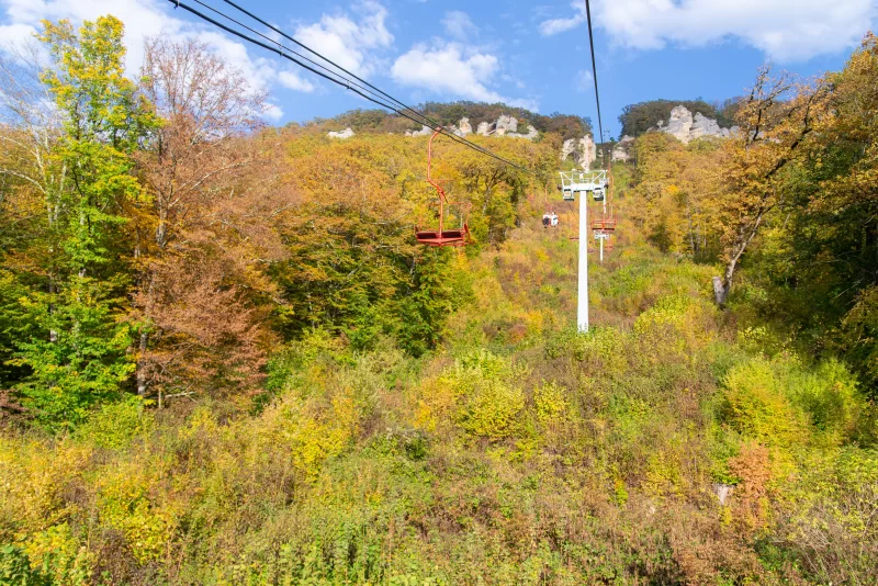 Осенняя поездка на кресельном подъемнике в горах Адыгеи