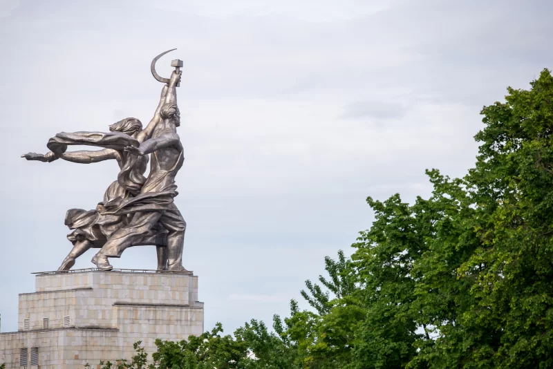 Монумент «Рабочий и колхозница» в Москве