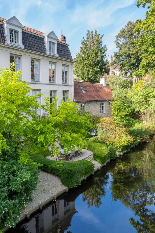 Красивый внутренний двор