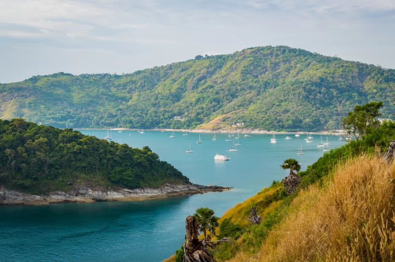 Смотровая площадка на мысе Промтеп с закатным небом на Пхукете