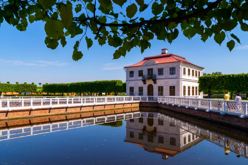 Architecture and pond in Peterhof