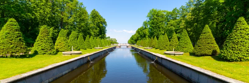 Петергоф, небольшой канал с мостом