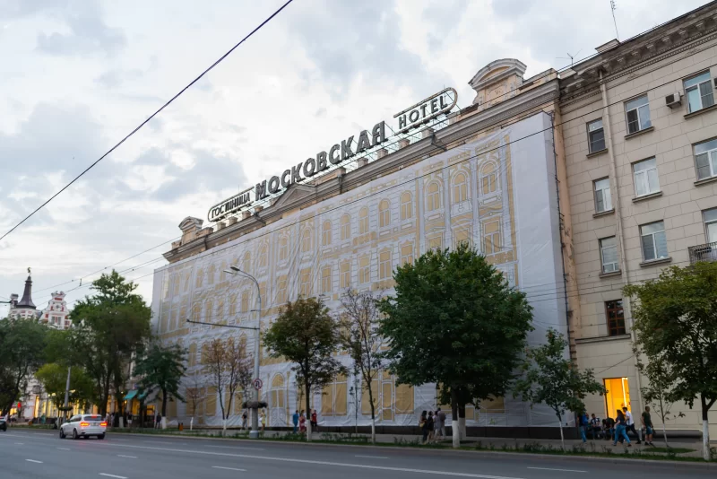 Заброшенное здание гостиницы Московская.