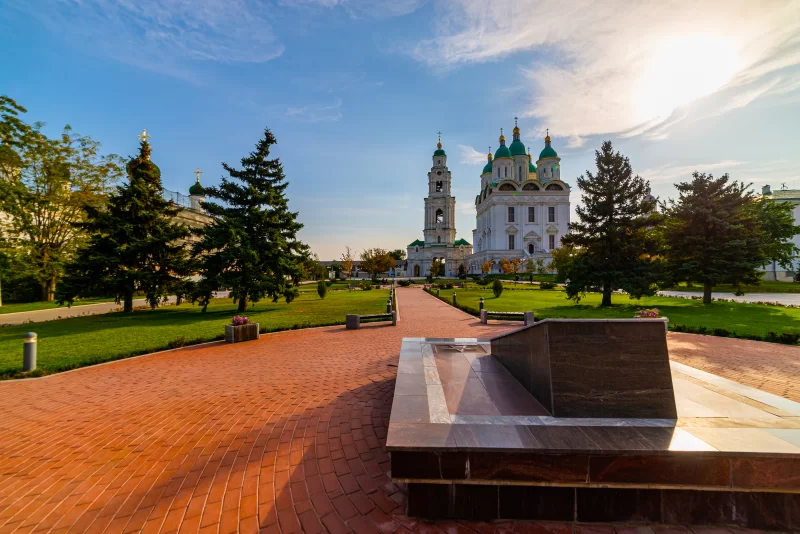 Успенский собор и колокольня Кремля в Астрахани, Россия