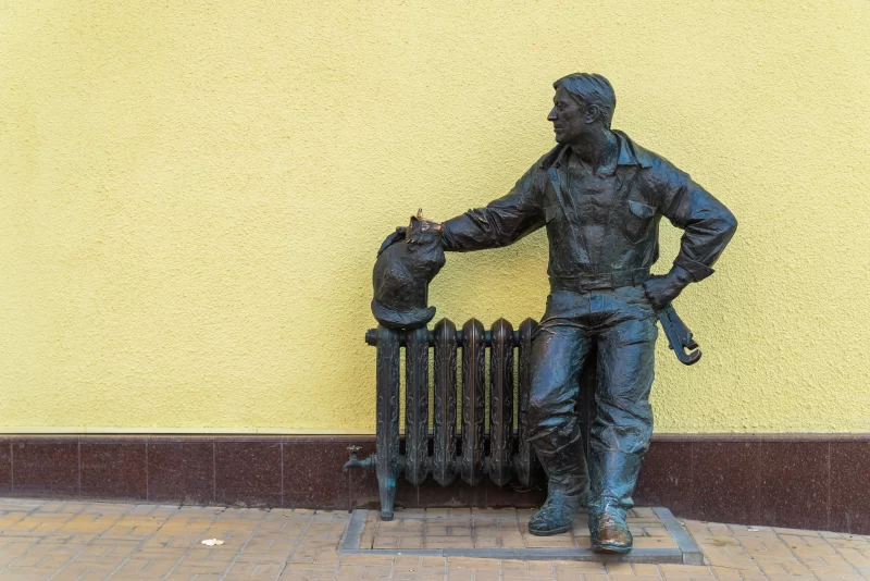 Monument to a plumber with a cat in Rostov-on-Don
