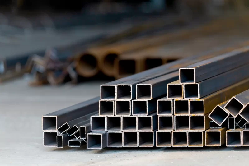 Металлические квадратные трубы на складе