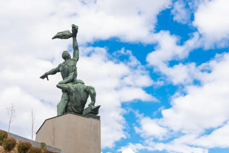 Памятник рабочим Ростова-на-Дону: символ борьбы и прогресса