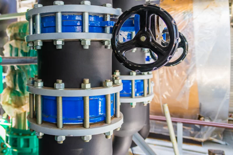 Промышленный трубопровод с вентилем