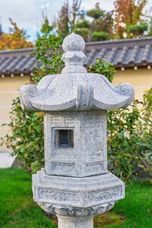 Каменный фонарь в парке Галицкого, Краснодар