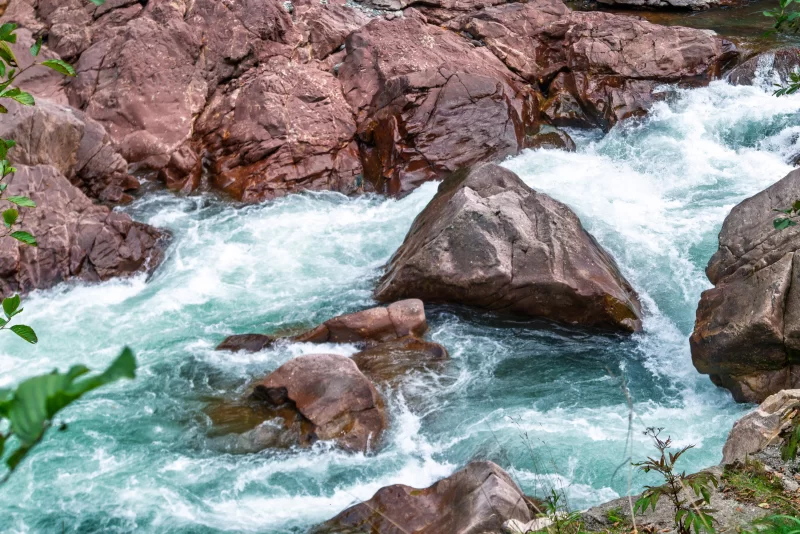 Бурные речные пороги в Адыгее