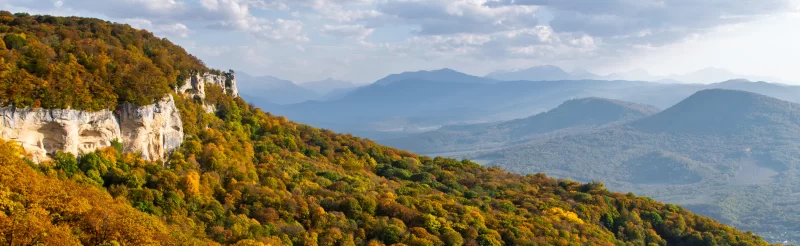 Яркие осенние краски в горах Адыгеи