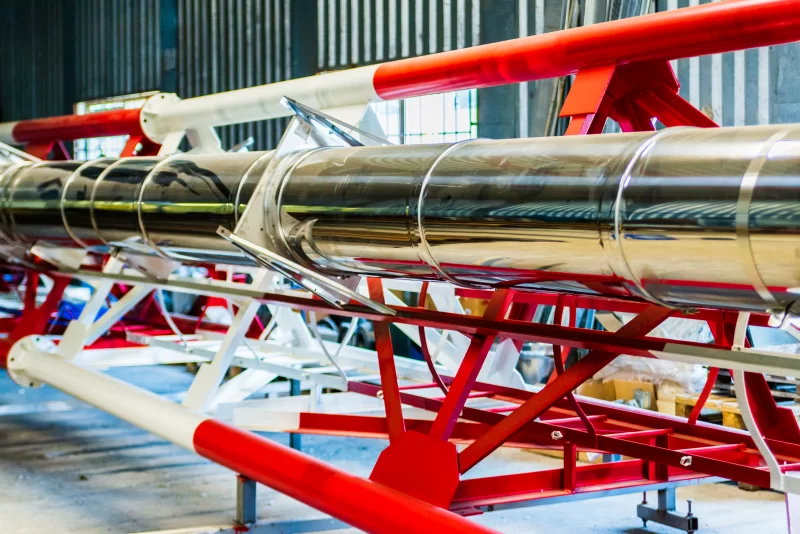 Конструкция из труб и металла