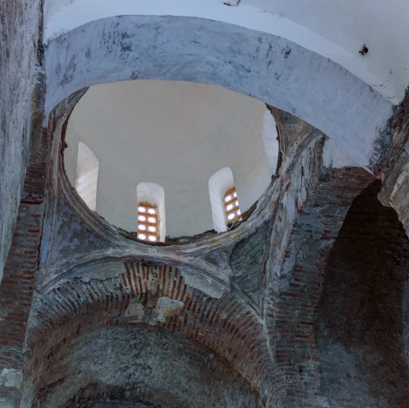 Фрагмент интерьерной архитектуры православного храма