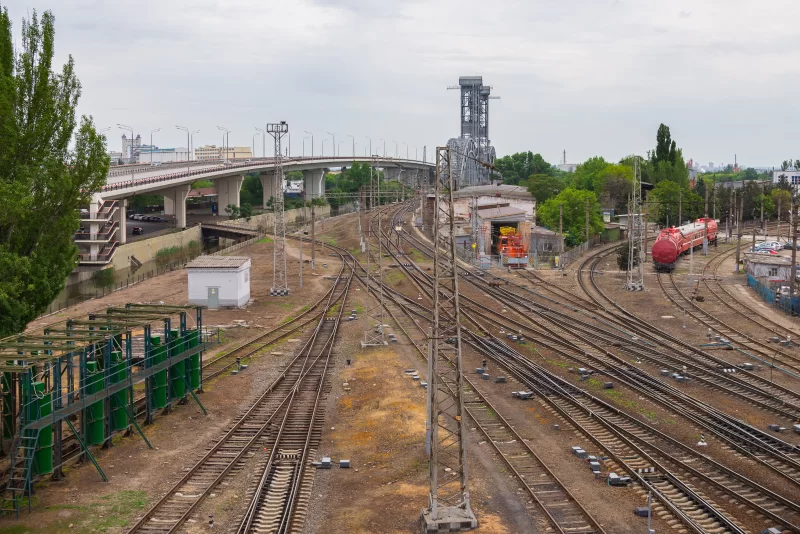 Вид с моста на проспект Сиверса, железнодорожные пути и мост