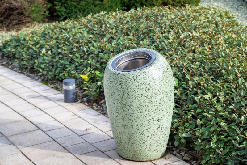 Современная парковая урна в парке Галицкого, Краснодар