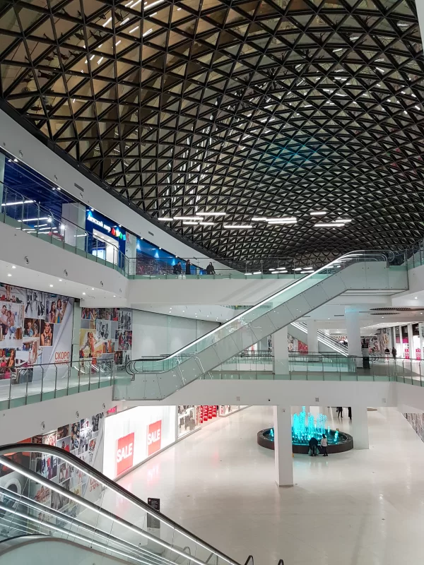 Торговый центр Мегамаг: архитектура и атмосфера