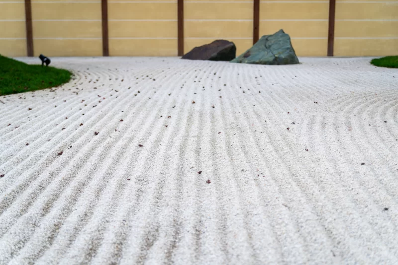 Японский сад камней в парке Галицкого