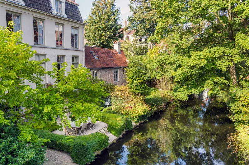 Красивый внутренний двор