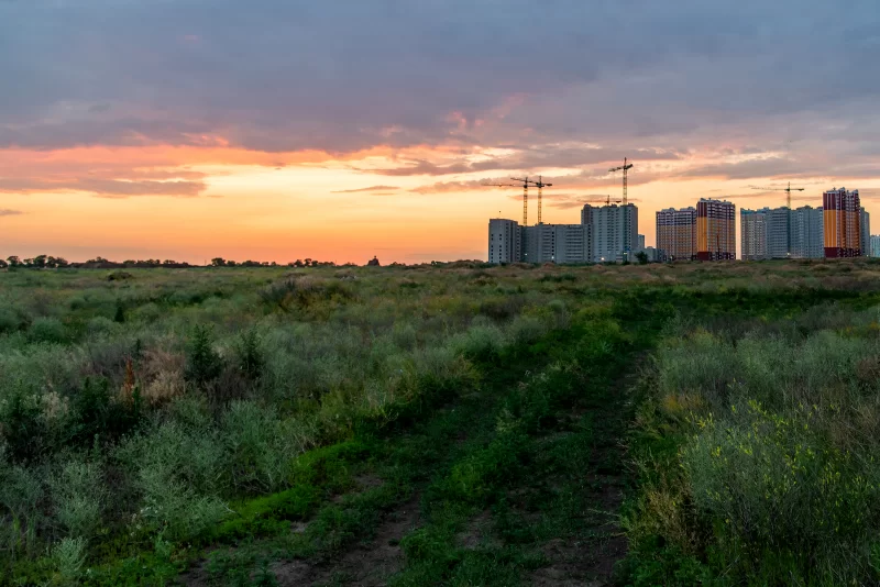 Природный фон с кондоминиумами