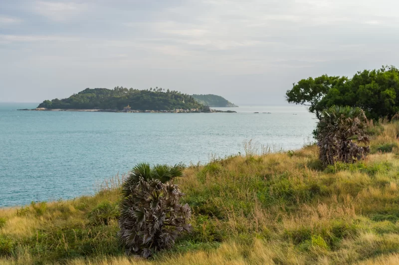 Тропический остров в море