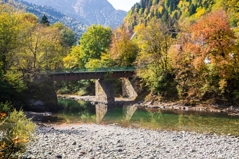 Осенний мост через реку в Адыгее