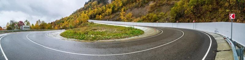 Извилистая горная дорога осенью, Адыгея