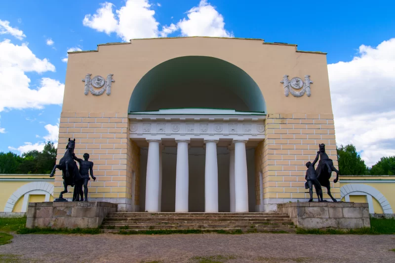 Здание в парке Москвы