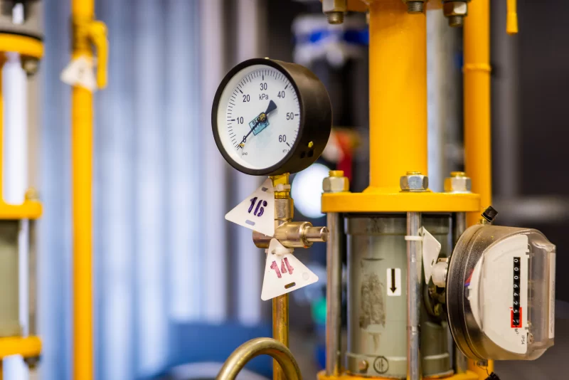 Манометры на газопроводе природного газа